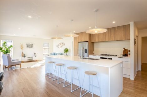 Photo of property in 37 Sycamore Grove, Lower Vogeltown, New Plymouth, 4310