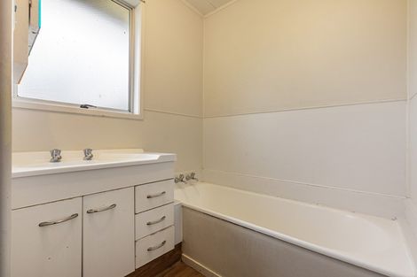 Photo of property in 58 Archmillen Avenue, Pakuranga Heights, Auckland, 2010