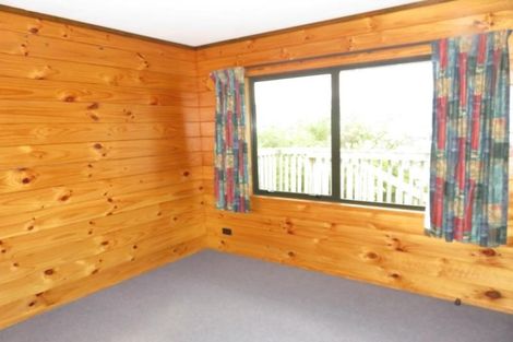 Photo of property in 4 Chastudon Place, Tawa, Wellington, 5028