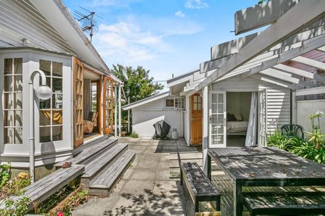 Photo of property in 12 Mangorei Road, Strandon, New Plymouth, 4312