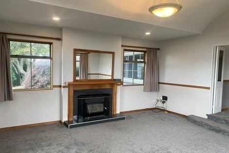 Photo of property in 11 Shelter Grove, Frankleigh Park, New Plymouth, 4310