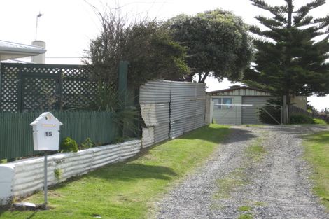 Photo of property in 15 Kuaka Place, Castlecliff, Whanganui, 4501