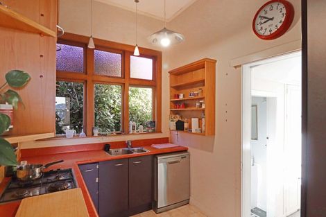 Photo of property in 24 Lincoln Street, Brooklyn, Wellington, 6021