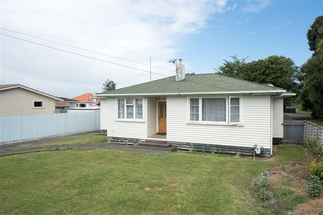 Photo of property in 8 Douglas Street, Hawera, 4610