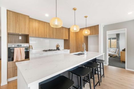 Photo of property in 24 Vinistra Road, Kumeu, 0810