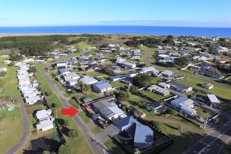 Photo of property in 1 Barber Street, Foxton Beach, Foxton, 4815