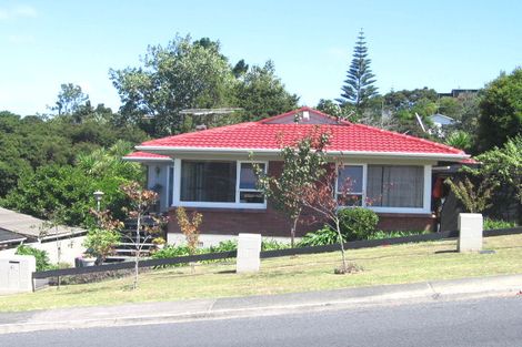 Photo of property in 41 Easton Park Parade, Glenfield, Auckland, 0629