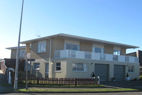 Photo of property in 6a-b Simcox Street, Otaki Beach, Otaki, 5512