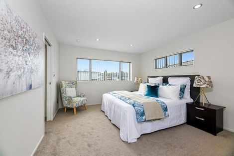 Photo of property in 12 Midhurst Avenue, Henderson, Auckland, 0612