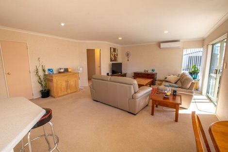 Photo of property in 120 Evans Road, Papamoa Beach, Papamoa, 3118
