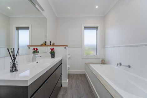 Photo of property in 8 Topping Place, Whitianga, 3510