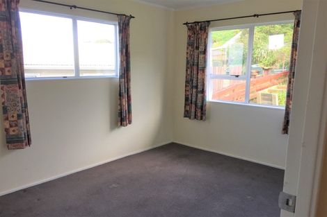 Photo of property in 15 Sunhaven Drive, Newlands, Wellington, 6037