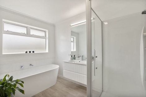 Photo of property in 10 Karaka Place, Kinloch, Taupo, 3377