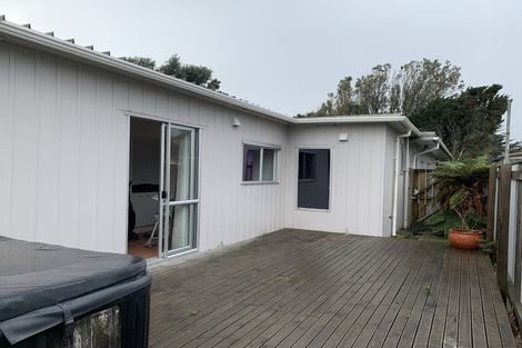 Photo of property in 16 Eruini Street, Waikanae Beach, Waikanae, 5036