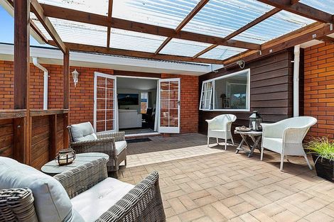Photo of property in 35 Heta Road, Highlands Park, New Plymouth, 4312