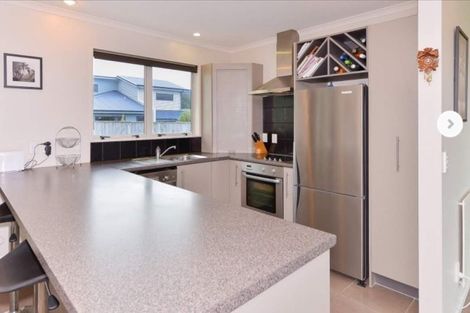 Photo of property in 31 Mcewen Crescent, Riverstone Terraces, Upper Hutt, 5018