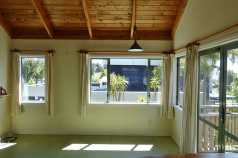 Photo of property in 1282 Whangaparaoa Road, Army Bay, Whangaparaoa, 0930