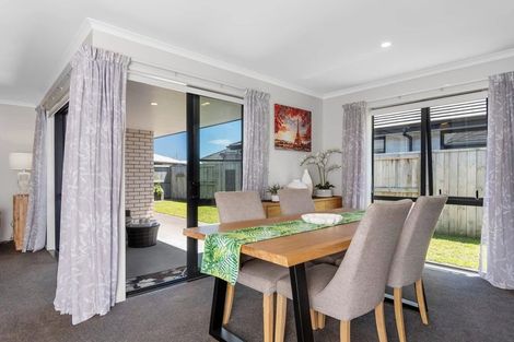 Photo of property in 18 Bill Miller Drive, Papamoa, 3118