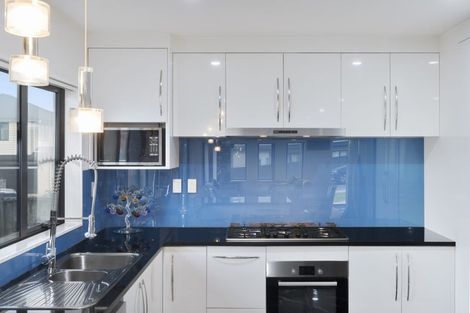 Photo of property in 22 Millcroft Lane, Ranui, Auckland, 0612