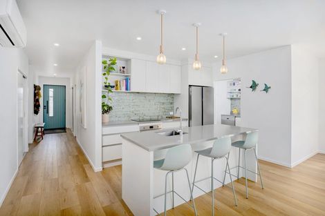 Photo of property in 10 Palm Drive, Whitianga, 3510