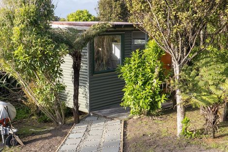 Photo of property in 14 Log Race Road, Piha, New Lynn, 0772