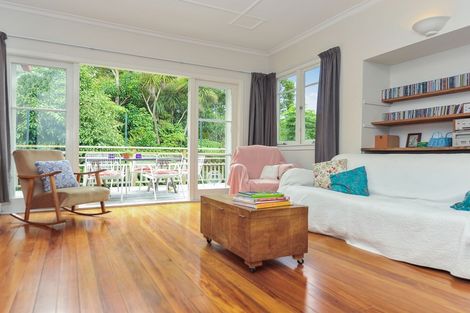 Photo of property in 11 Tane Road, Laingholm, Auckland, 0604