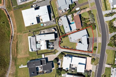 Photo of property in 47 Taumata Road, Omaha, 0986