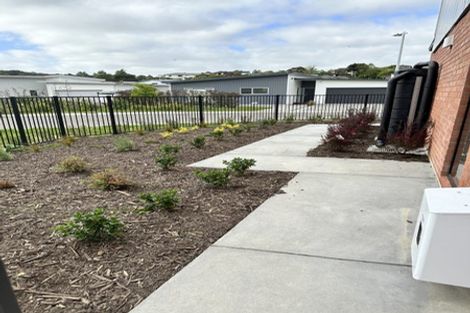 Photo of property in 14 Breakwater Way, Whitby, Porirua, 5024