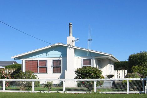 Photo of property in 4 Queen Street, Foxton Beach, Foxton, 4815