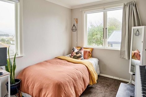 Photo of property in 15 Penguin Grove, Waitangirua, Porirua, 5024