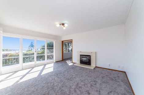 Photo of property in 4 Seaview Road, Glenfield, Auckland, 0629