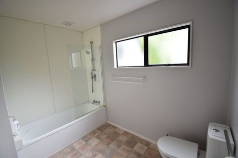 Photo of property in 3/252 East Coast Road, Forrest Hill, Auckland, 0620