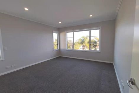 Photo of property in 56 Moyrus Crescent, East Tamaki Heights, Auckland, 2016
