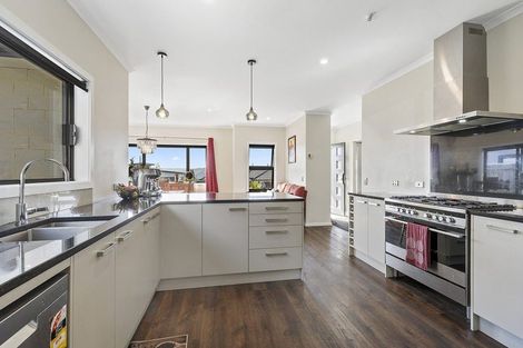 Photo of property in 13 Madeira Close, Whitby, Porirua, 5024