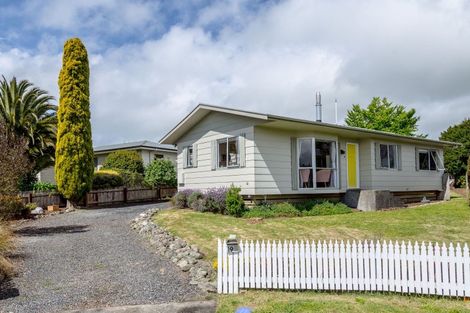 Photo of property in 19 Baillie Crescent, Carterton, 5713