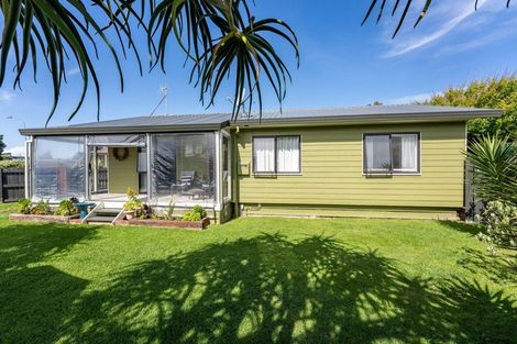 Photo of property in 88 Queens Road, Waikanae Beach, Waikanae, 5036