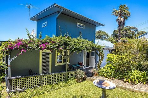 Photo of property in 11 Cory Road, Palm Beach, Waiheke Island, 1081
