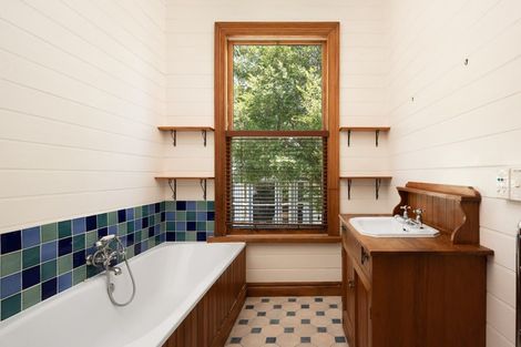 Photo of property in 123 Wellington Street, Picton, 7220