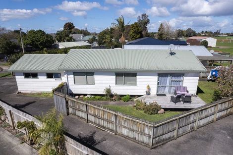 Photo of property in 10a Holman Road, Te Atatu Peninsula, Auckland, 0610