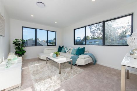 Photo of property in 7a Woodhouse Place, West Harbour, Auckland, 0618
