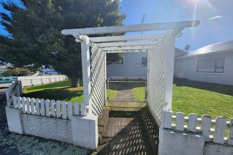 Photo of property in 28 Breakwater Road, Moturoa, New Plymouth, 4310