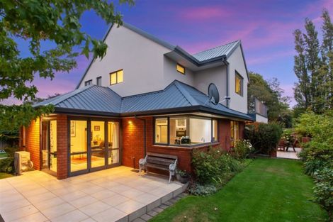 Photo of property in 100 Gardiners Road, Harewood, Christchurch, 8051