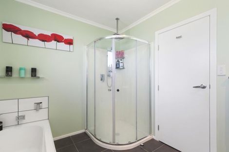 Photo of property in 15 Clematis Grove, Maungaraki, Lower Hutt, 5010