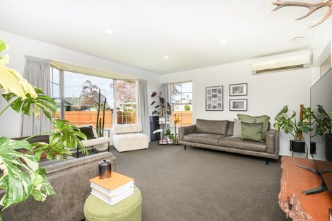 Photo of property in 35 Hillcrest Drive, Kelvin Grove, Palmerston North, 4414