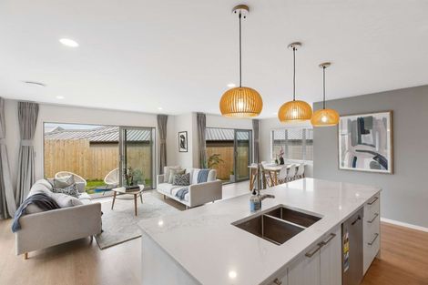 Photo of property in 24 Vinistra Road, Kumeu, 0810