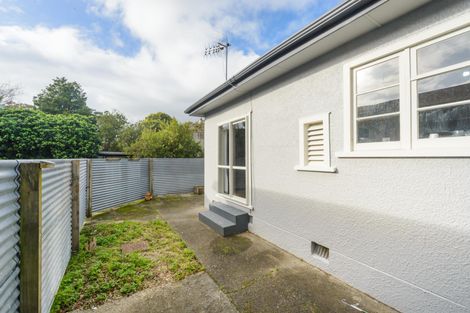 Photo of property in 5 Pahiatua Street, Hokowhitu, Palmerston North, 4410