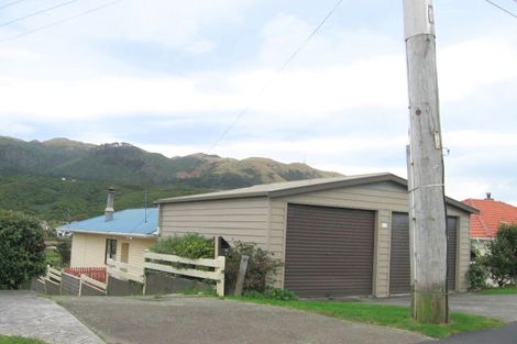 Photo of property in 23 Handyside Street, Tawa, Wellington, 5028
