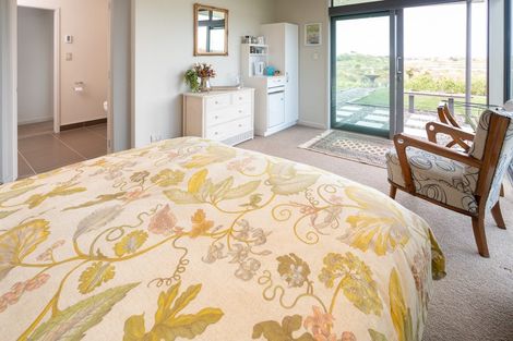 Photo of property in 116 Queens Road, Waikanae Beach, Waikanae, 5036