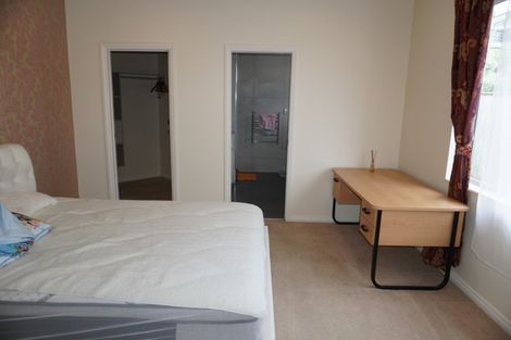 Photo of property in 11 Namsan Close, Fairview Heights, Auckland, 0632