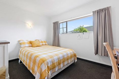 Photo of property in 35 Heta Road, Highlands Park, New Plymouth, 4312